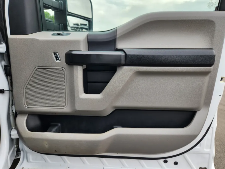 2019 Ford Super Duty F-350 SRW | Photo 17 of 30