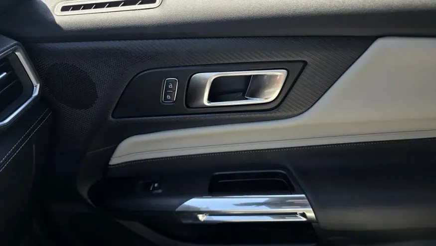 2025 Ford Mustang | Photo 29 of 31