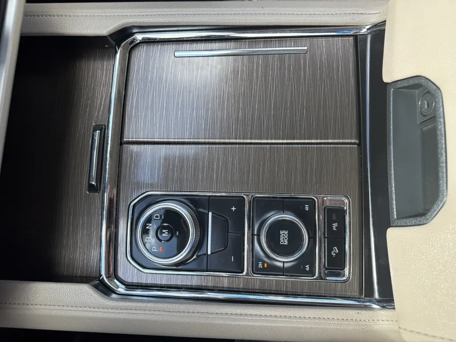 2024 Ford Expedition Limited | Photo 21 of 26