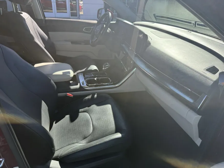 2022 Kia Carnival SX Prestige | Photo 17 of 28