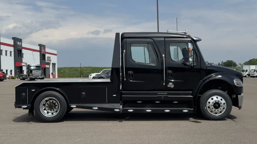 2025 Freightliner M2 106 Summit Hauler | Photo 10 of 19