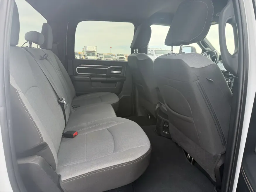 2024 RAM 2500 Big Horn | Photo 11 of 16