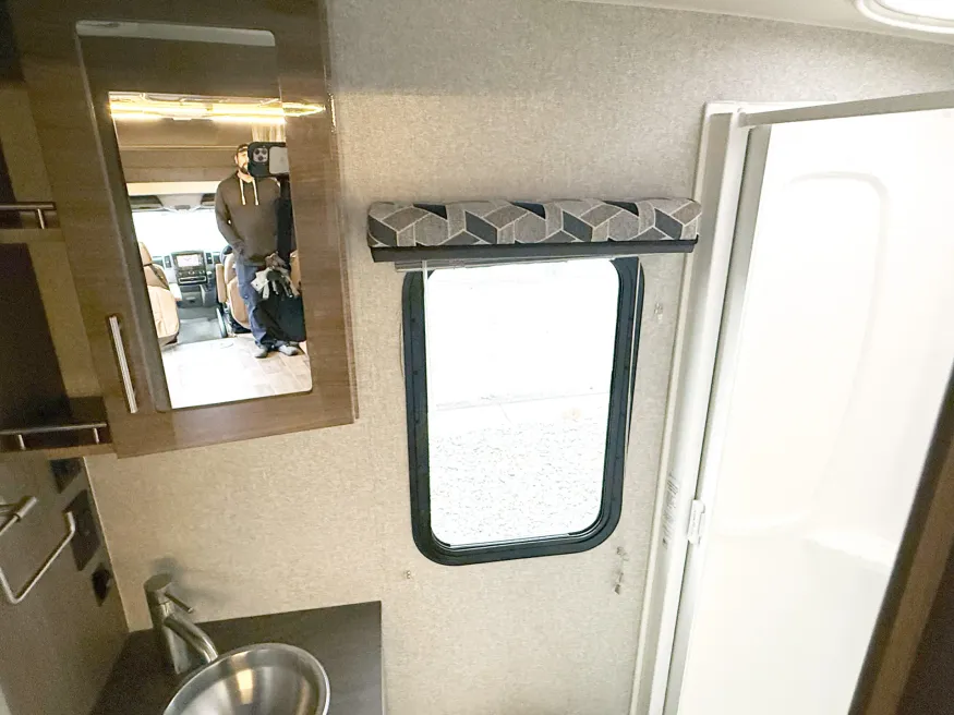 2019 Winnebago Navion 24D | Photo 8 of 13