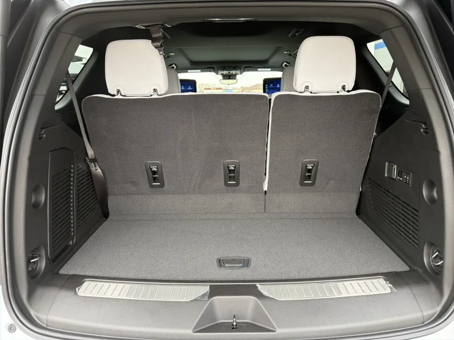 2026 Chevrolet Tahoe Premier | Photo 8 of 13