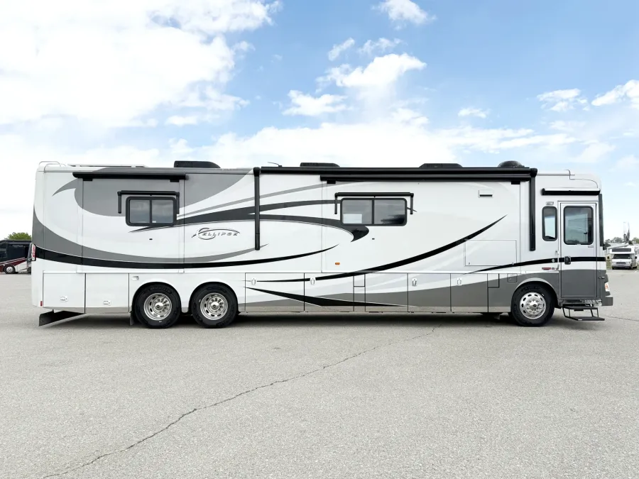 2010 Itasca Ellipse 42AD | Photo 2 of 29