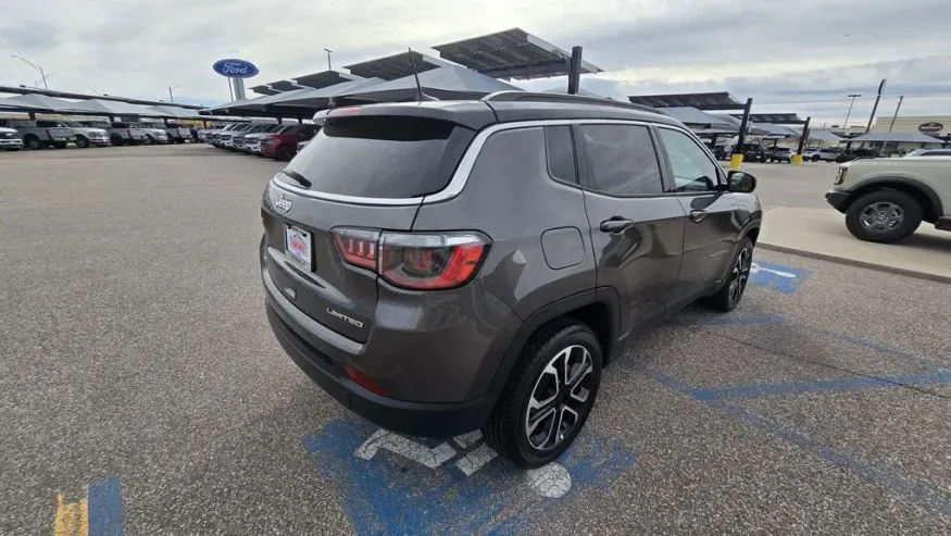 2024 Jeep Compass | Photo 6 of 29