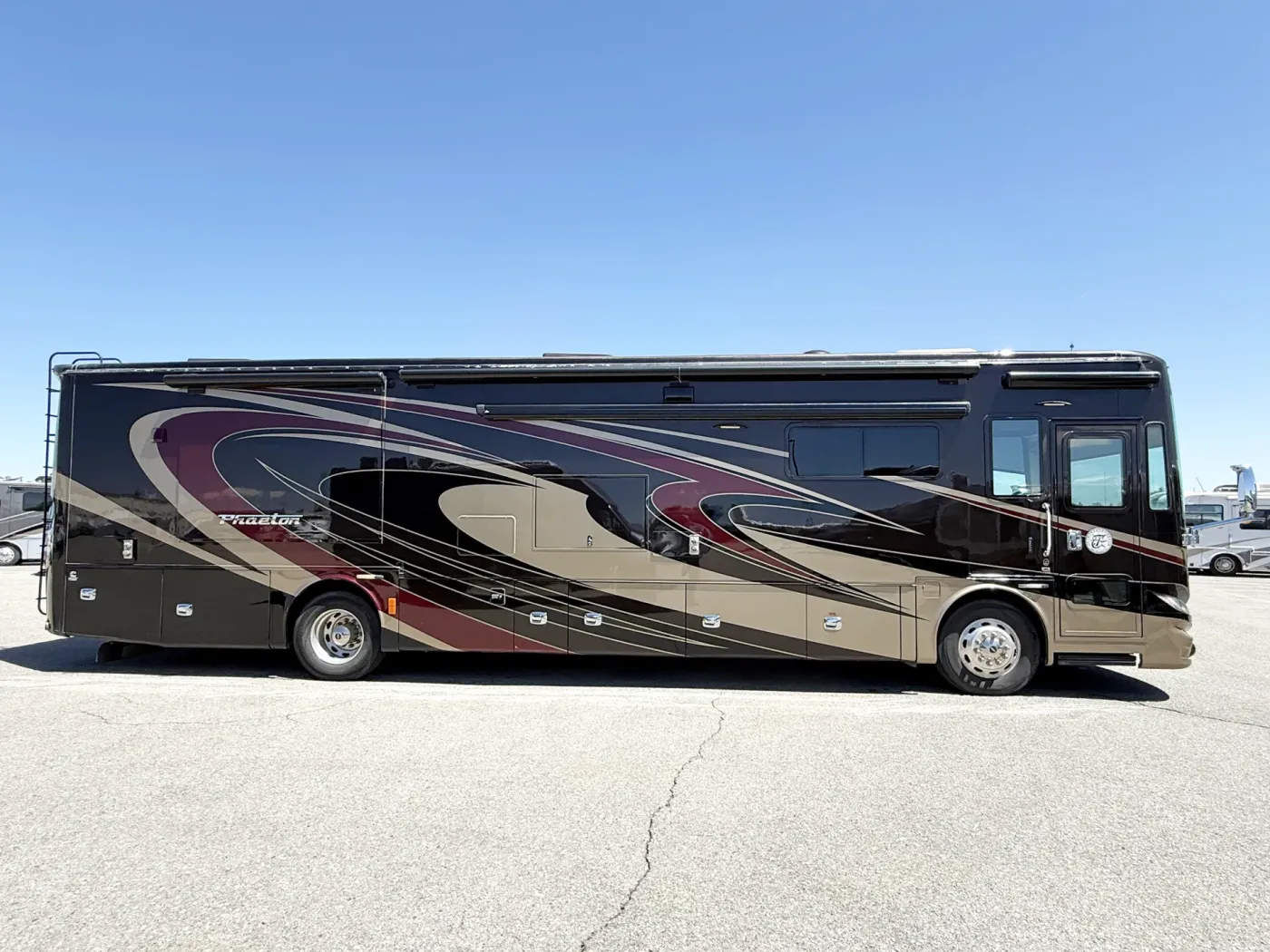 2016 Tiffin Phaeton 40AH | Photo 2 of 14