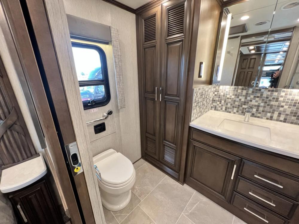 2023 Newmar Supreme Aire 4051 | Photo 23 of 43