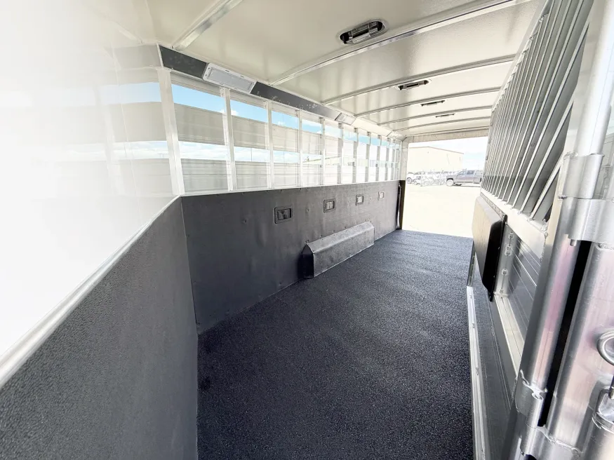 2027 Cimarron Winstar 5HGN | Photo 13 of 20