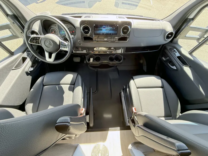 2021 Winnebago Navion 24D | Photo 7 of 24