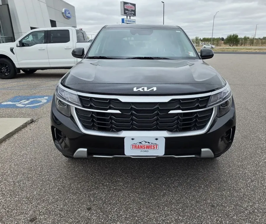 2026 Kia Seltos | Photo 2 of 27