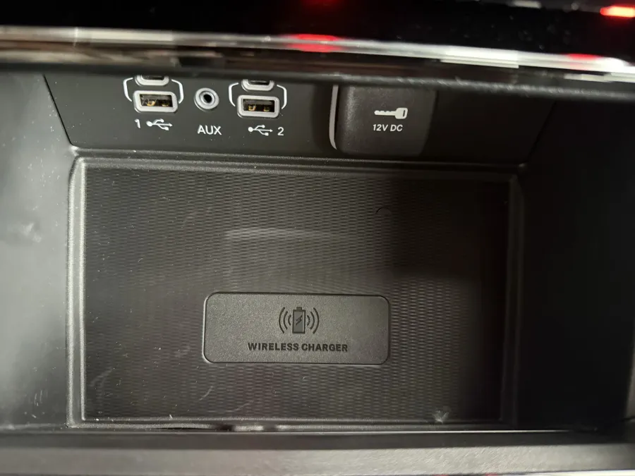 2025 Jeep Grand Cherokee Overland | Photo 15 of 19