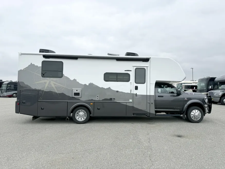 2024 Dynamax Isata 28SS | Photo 3 of 24