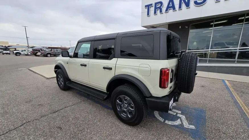 2025 Ford Bronco | Photo 6 of 29