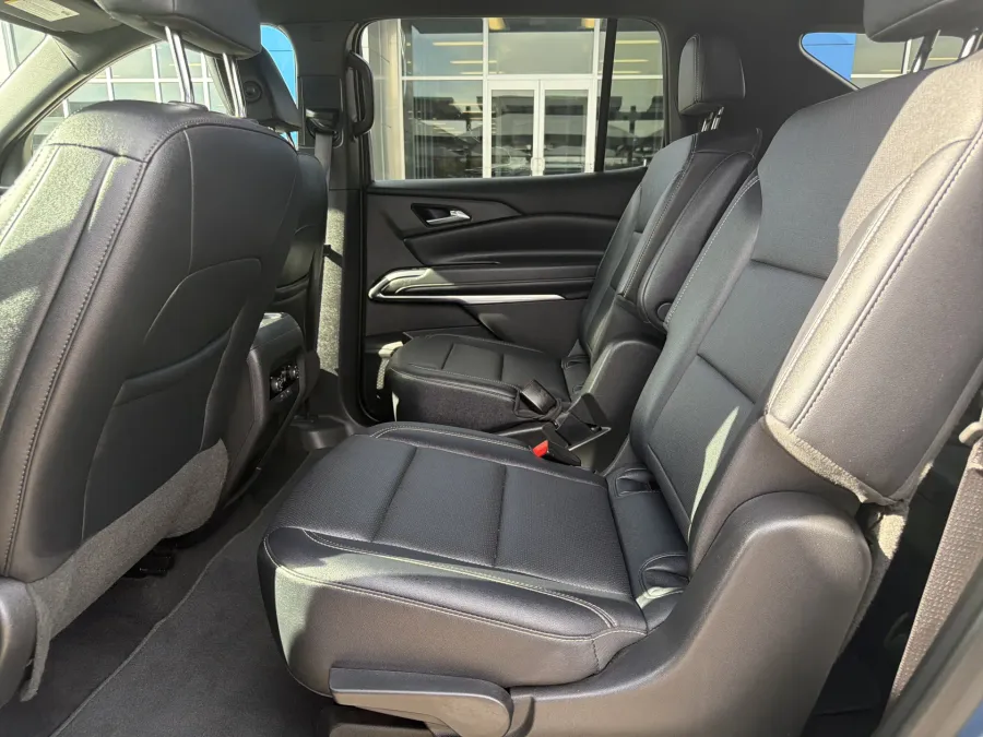 2025 Chevrolet Traverse AWD LT | Photo 11 of 22