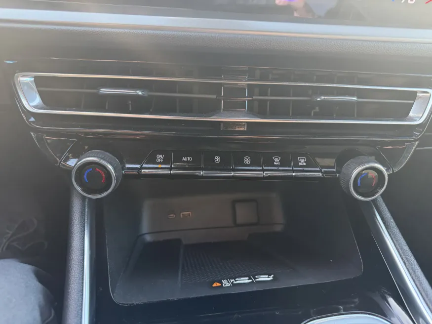 2025 Chevrolet Traverse AWD LT | Photo 20 of 22