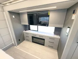 2026 Newmar King Aire 4531 | Thumbnail Photo 16 of 35