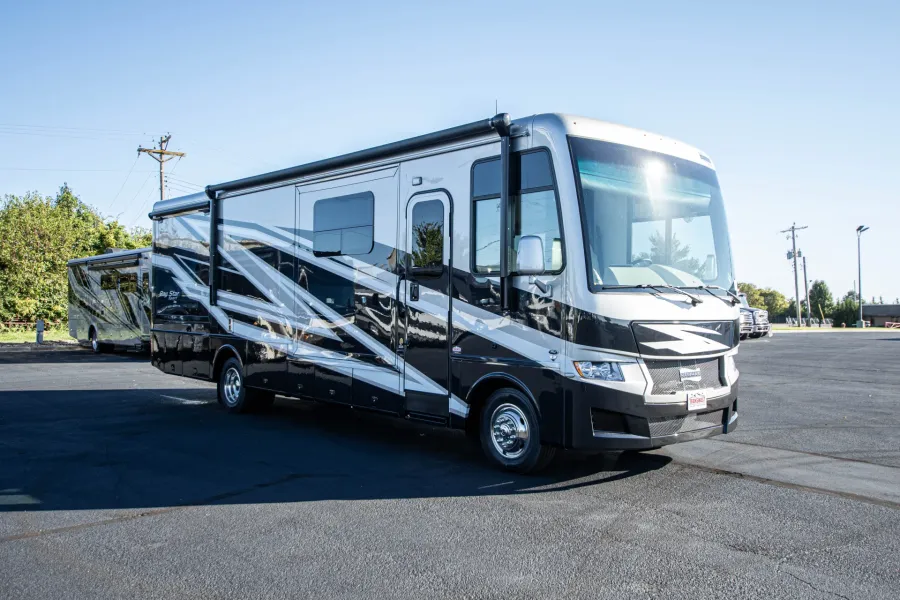 2026 Newmar Bay Star Sport 3225 | Photo 8 of 27