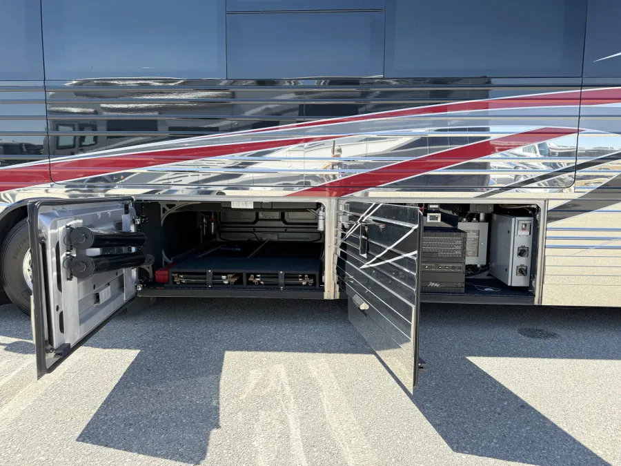 2017 Emerald Prevost X3-45 Double Slide | Photo 34 of 34