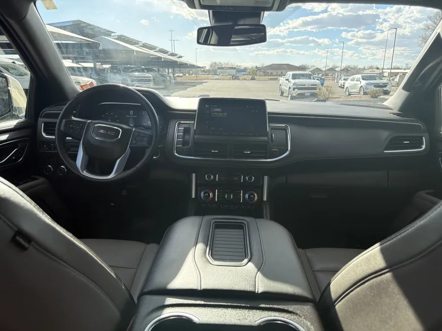 2024 GMC Yukon XL SLT | Photo 13 of 22