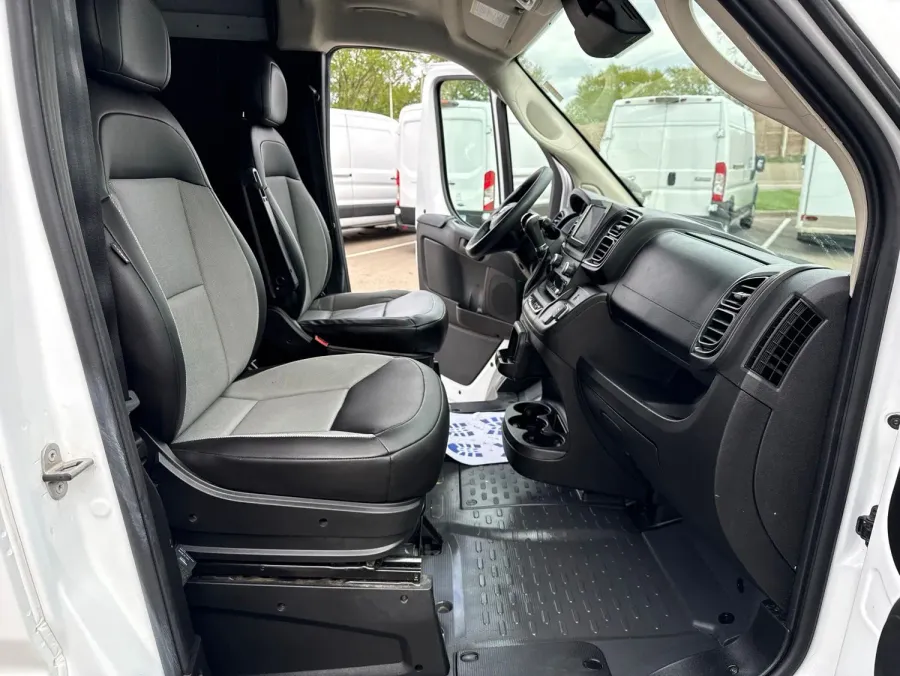2023 RAM ProMaster 2500 High Roof | Photo 13 of 15