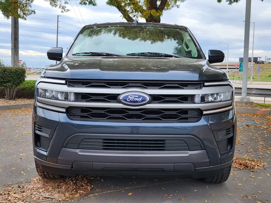 2024 Ford Expedition Max XLT | Photo 4 of 28