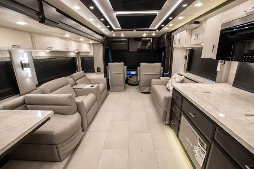 2026 Newmar Mountain Aire 4118 | Photo 13 of 45