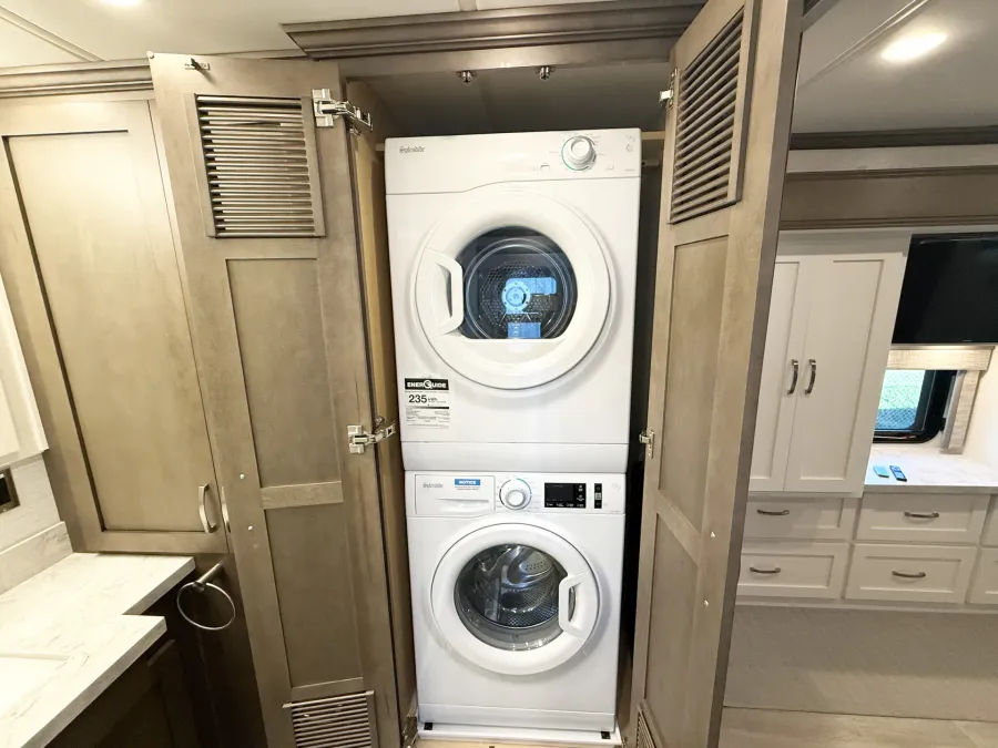 2026 Newmar Super Star 4159 | Photo 16 of 34