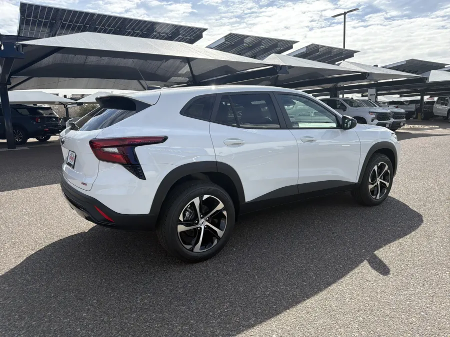 2026 Chevrolet Trax 1RS | Photo 4 of 19