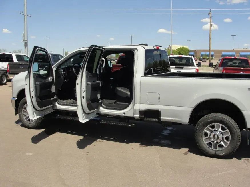 2026 Ford Super Duty F-350 | Photo 18 of 28