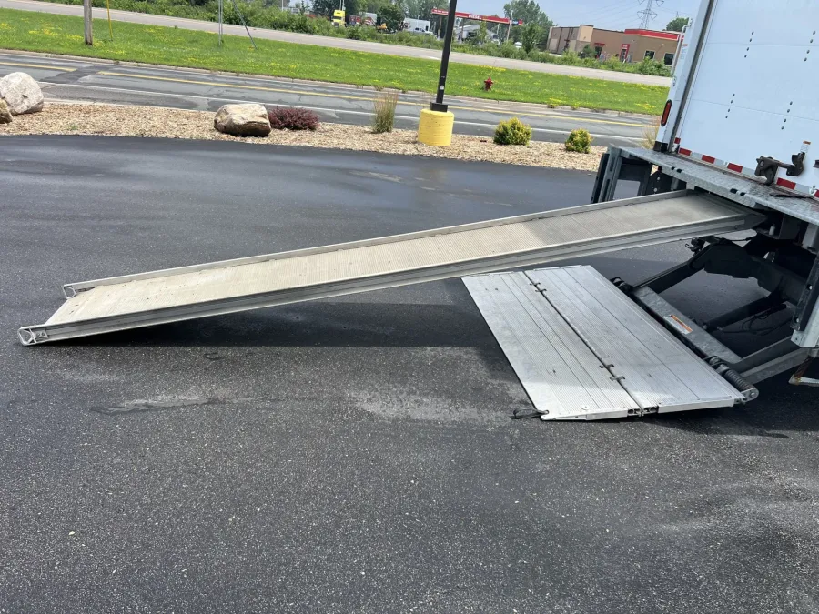 2020 Isuzu NPR | Photo 7 of 16