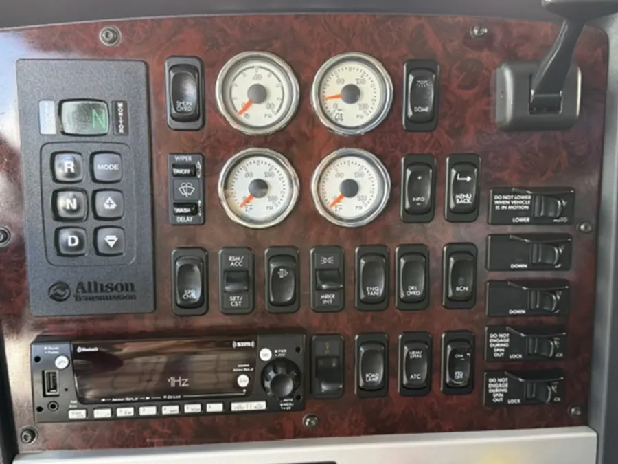 2023 Freightliner 122SD | Photo 16 of 18