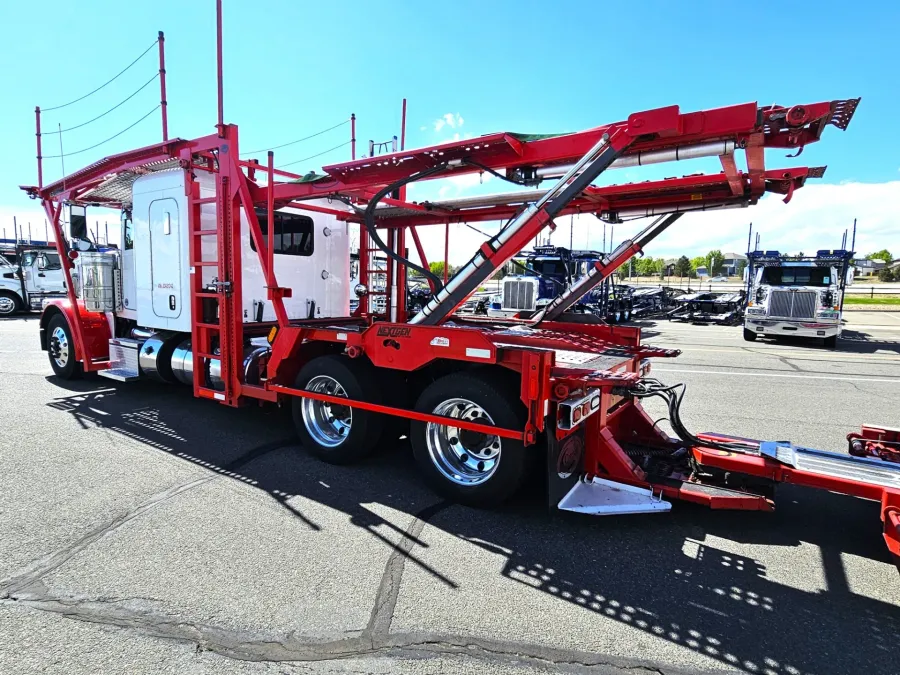 2018 Peterbilt 389 | Photo 16 of 35