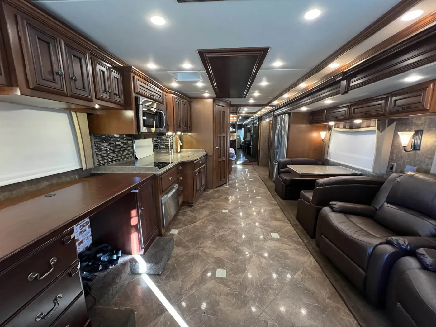 2014 Newmar Dutch Star 3736 | Photo 3 of 22