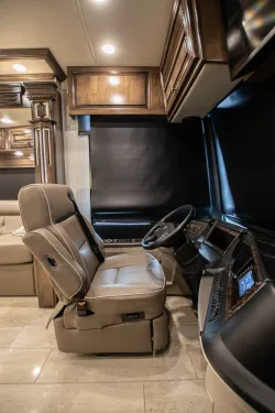2019 Newmar Dutch Star 4369 | Thumbnail Photo 10 of 31