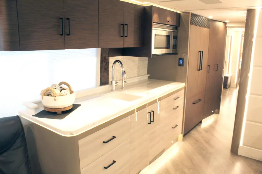 2023 Emerald Prevost H3-45 Triple Slide | Photo 8 of 22