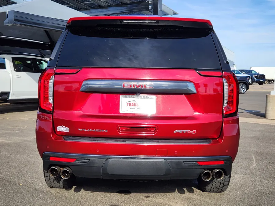 2024 GMC Yukon AT4 | Photo 13 of 32