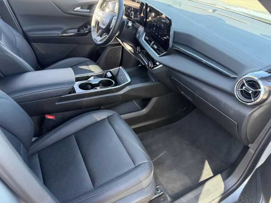2025 Chevrolet Equinox AWD LT | Photo 11 of 20