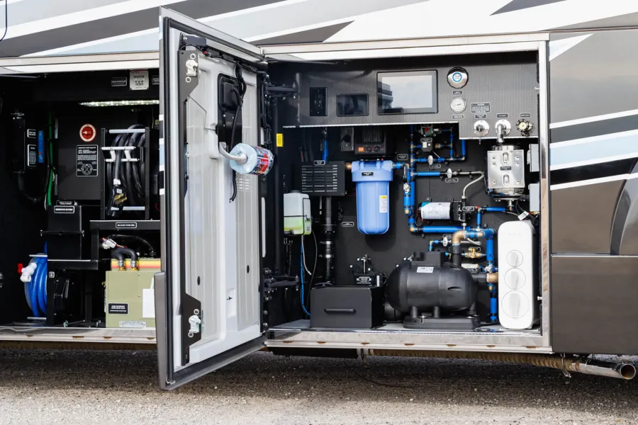 2026 Emerald Luxury Coaches Prevost H3-45 Quad Slide | Photo 28 of 34