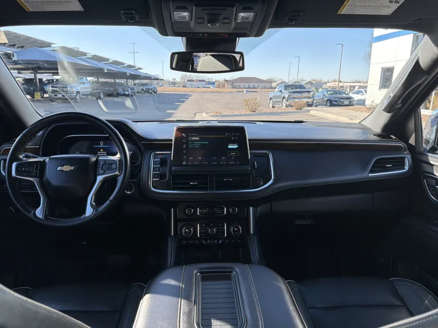 2024 Chevrolet Suburban Premier | Photo 14 of 23