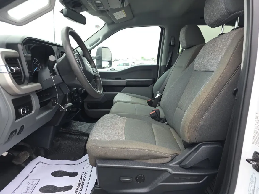 2024 Ford Super Duty F-550 XLT | Photo 3 of 5