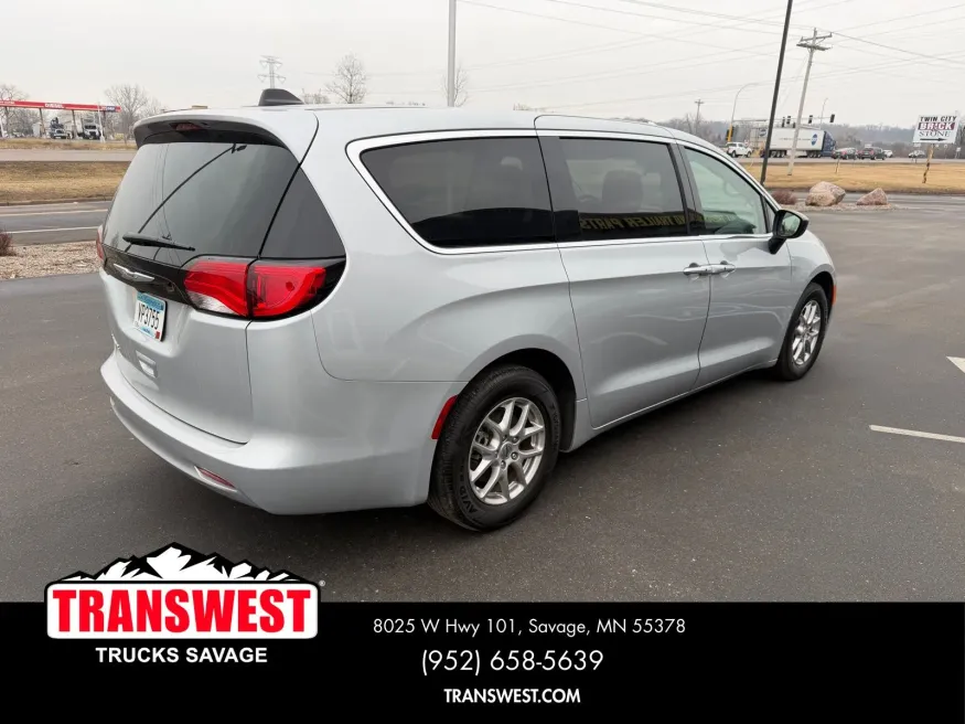 2024 Chrysler Voyager | Photo 4 of 23