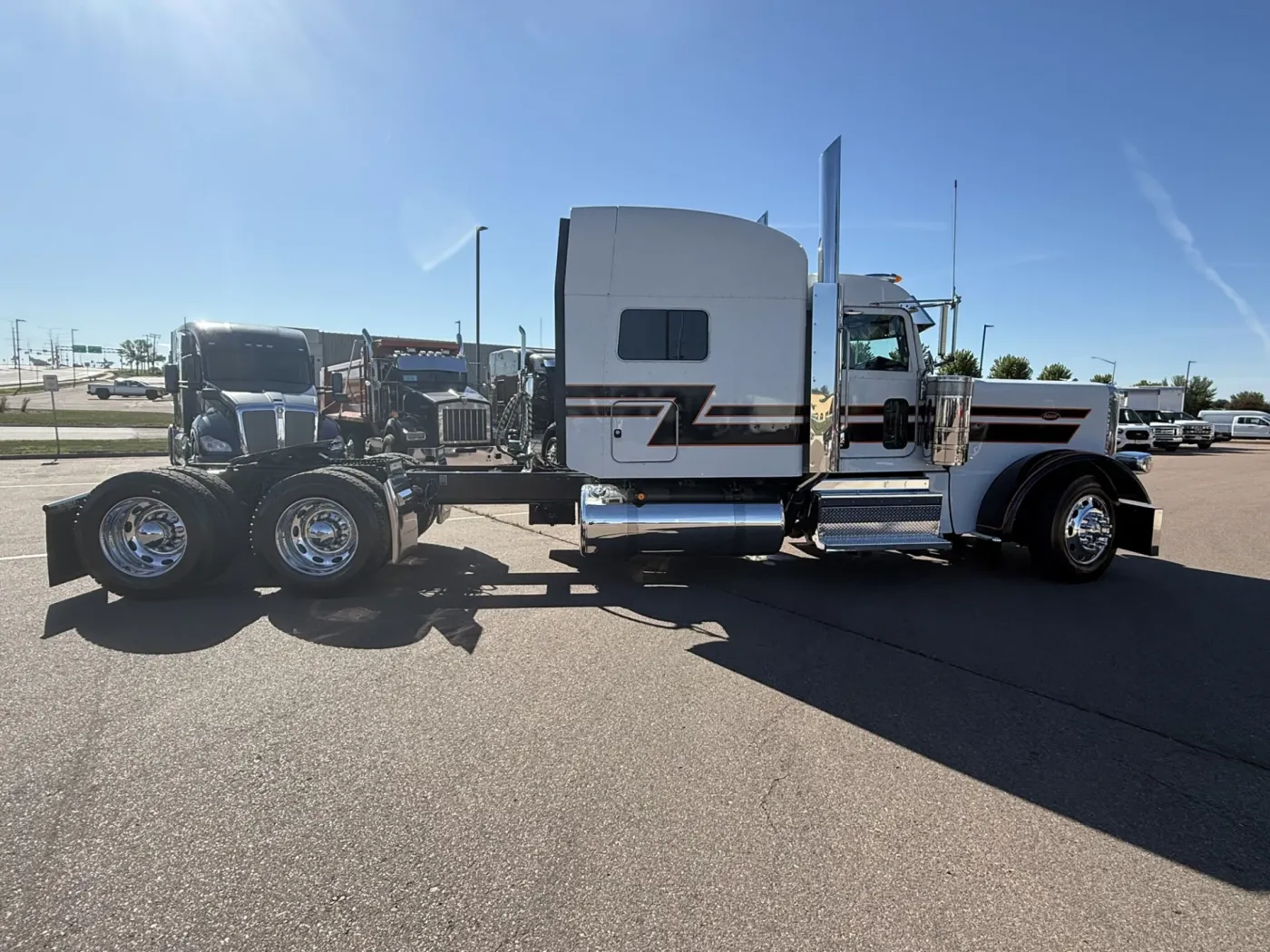 2023 Peterbilt 389 | Photo 5 of 12
