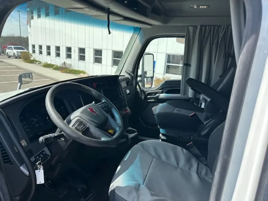 2022 Kenworth T680 | Photo 10 of 15