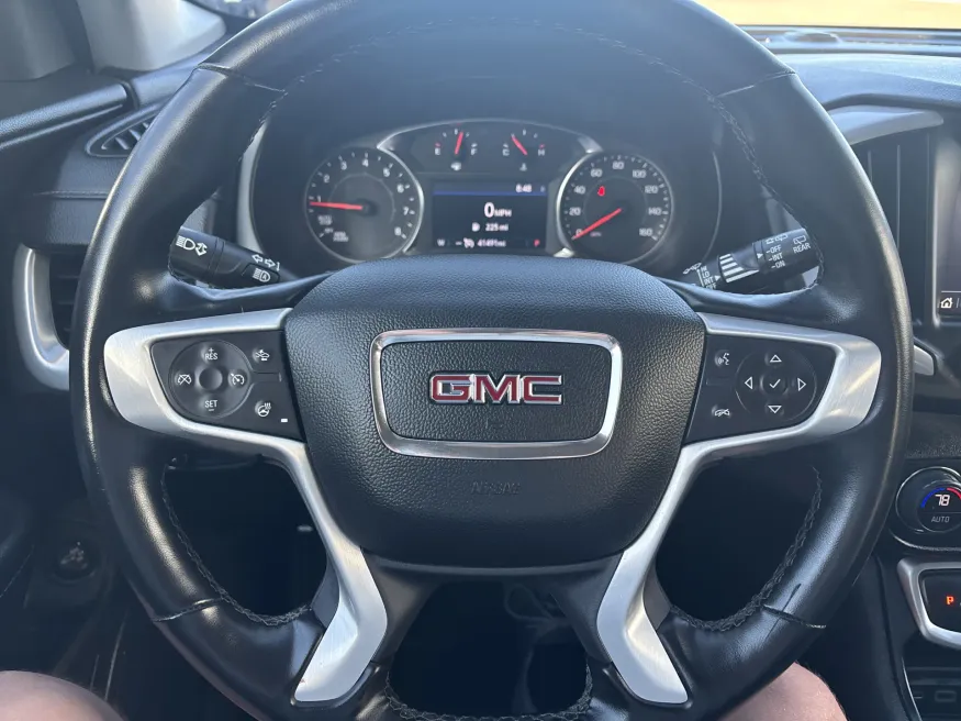 2024 GMC Terrain SLT | Photo 19 of 21