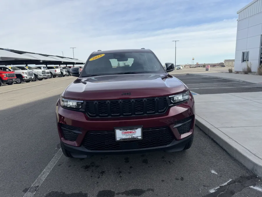 2025 Jeep Grand Cherokee Altitude X | Photo 2 of 16