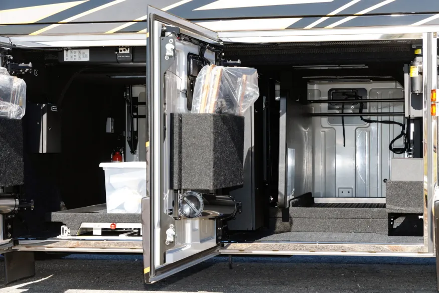 2026 Emerald Prevost H3-45 Triple Slide | Photo 24 of 29