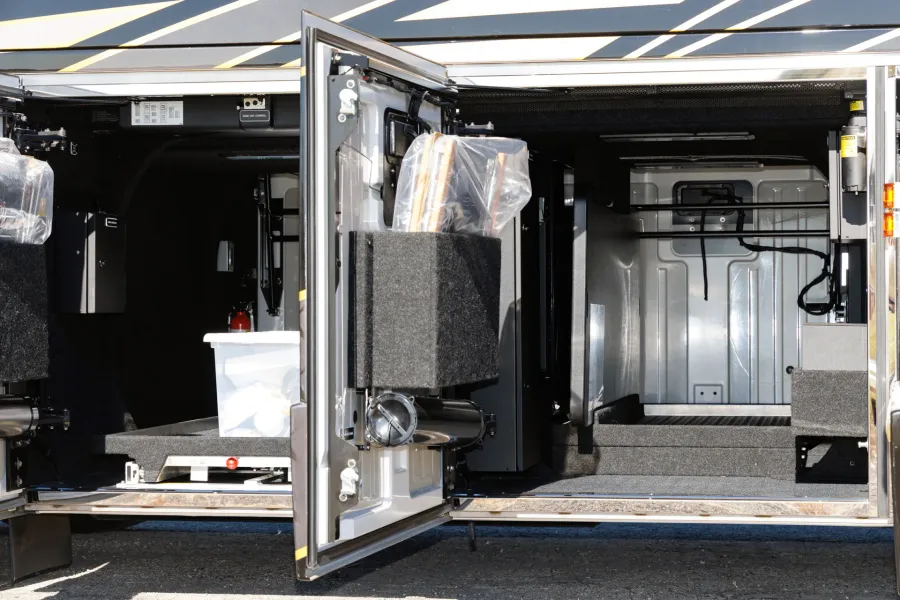 2026 Emerald Prevost H3-45 Triple Slide | Photo 24 of 29