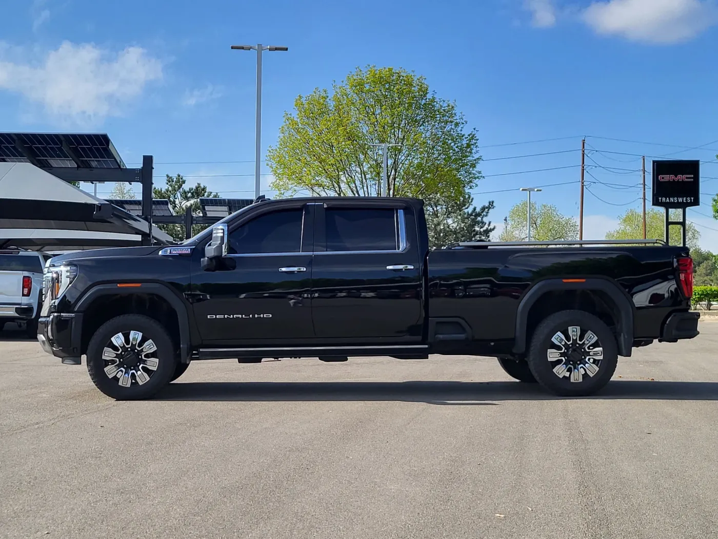 2024 GMC Sierra 2500HD Denali | Photo 3 of 25