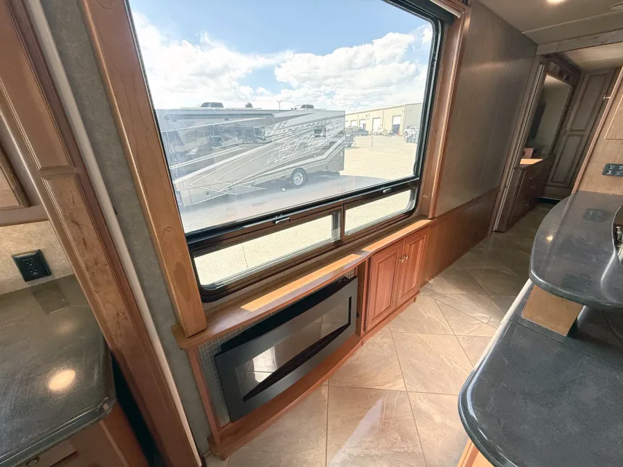 2016 Winnebago Journey 38P | Photo 12 of 30